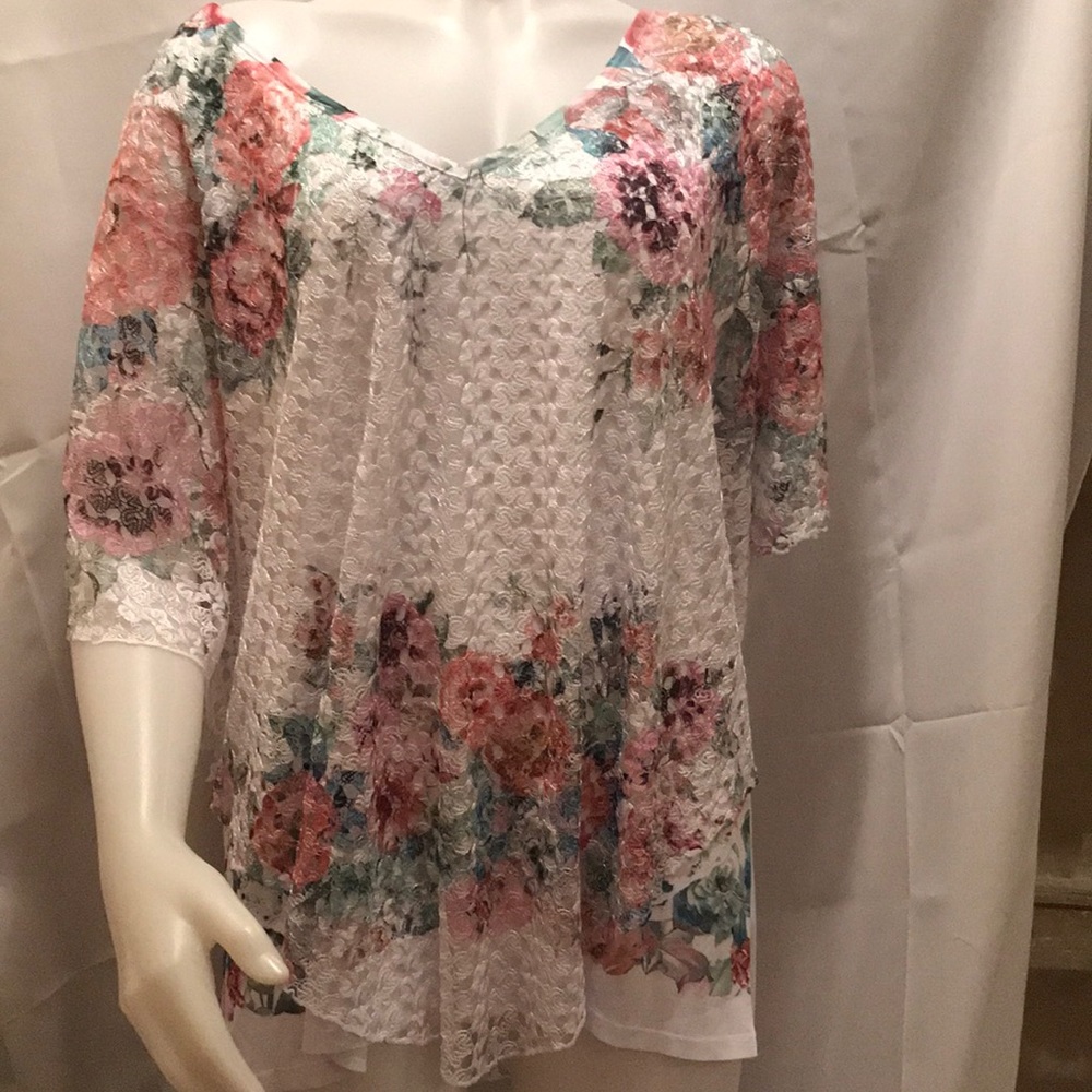 NWT Sz 2x floral lace poncho over tank top. FINAL SALE